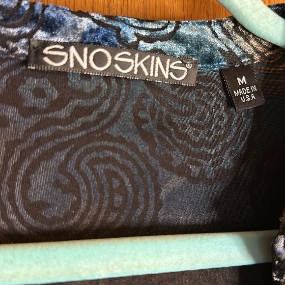 Snoskins Black,Blue,Brown Velvet Tunic Top. Sharkbite Front,Rounded Back,V-Neck - Picture 4 of 9